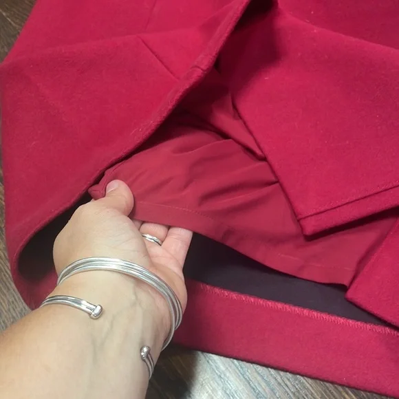 ♡White House, Black market thick red shirt - Picture 6 of 6